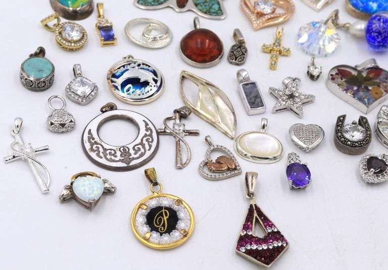 Group lot of Vintage 925 sterling silver charms and pendants