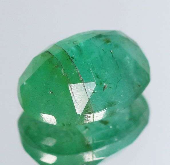 Fantastic color! 2.17ct vibrant green Colombian Emerald