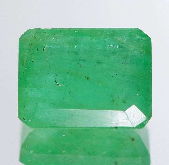 Nice green 2.33ct classic Colombian Emerald
