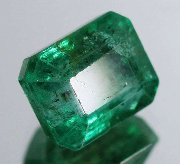Bright green! 2.37ct Emerald