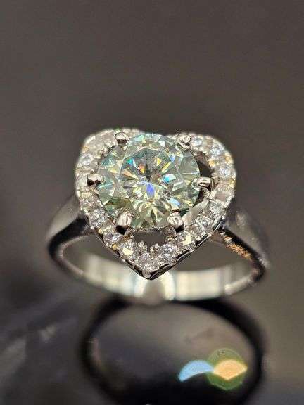 14 Kt White Gold Plate 2.75 Ct VVs1 Lab Simulated Diamond Heart Ring
