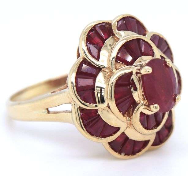 10kt Yellow gold Ruby cluster flower ring