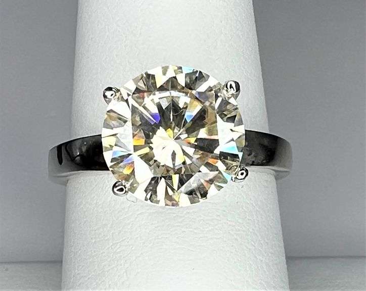 Sparkling 3.65 Ct VVs1 White D-E Simulated Lab Diamond Ring