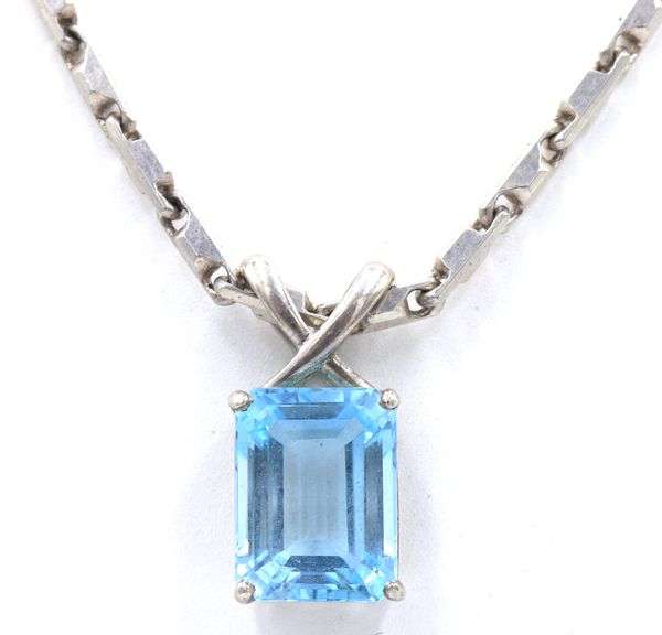 925 Sterling silver Blue topaz pendant on Italian chain necklace
