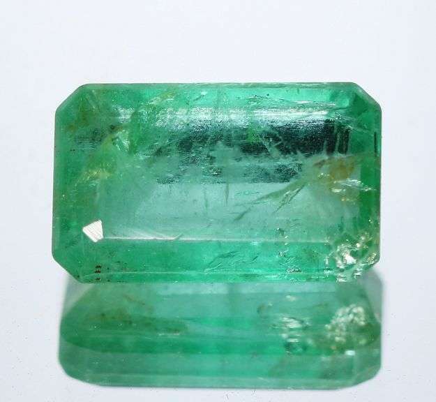 Beautiful green 2.56ct Colombian emerald