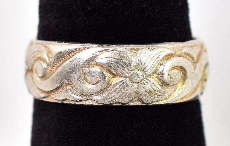 Flower Engraved Ring in Sterling Silver