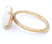 18kt Yellow gold oval Opal stone finish ring