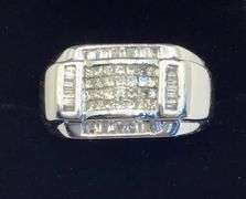 IMPRESSIVE 14K WHITE GOLD BAGUETTE AND PRINCESS CUT DIAMOND RING