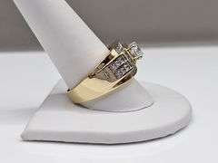 Men's 14 Kt Gold Plate 3.85 Cttw Lab Simulated Diamond Ring.