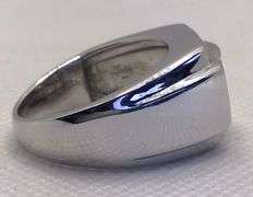 IMPRESSIVE 14K WHITE GOLD BAGUETTE AND PRINCESS CUT DIAMOND RING