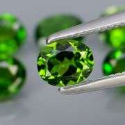 Top forest green 2.26ct Chrome Diopside set