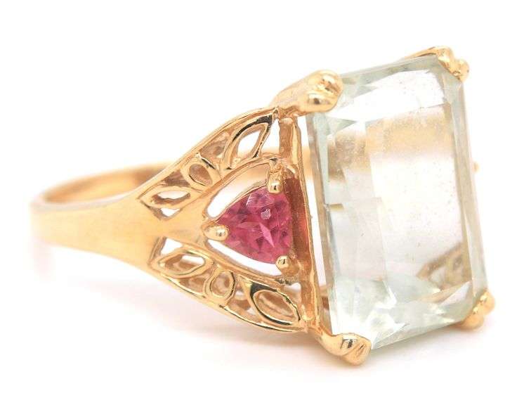 14kt Yellow gold emerald cut Lemon quartz ring