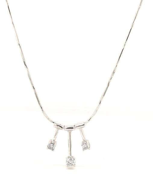 18kt White gold 0.25ctw Graduated bar diamond necklace