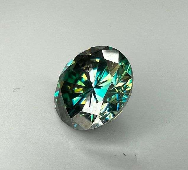 Dazzling 6 Ct VVs1 Emerald Green Fire Moissanite