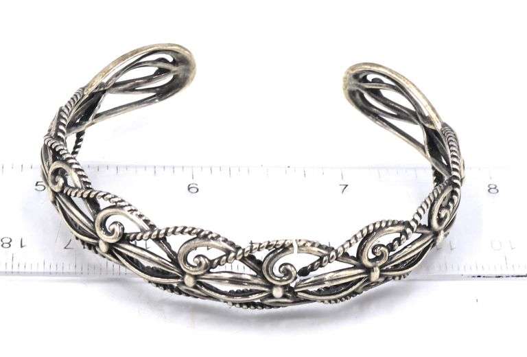 Group Lot of vintage 925 sterling silver bangles