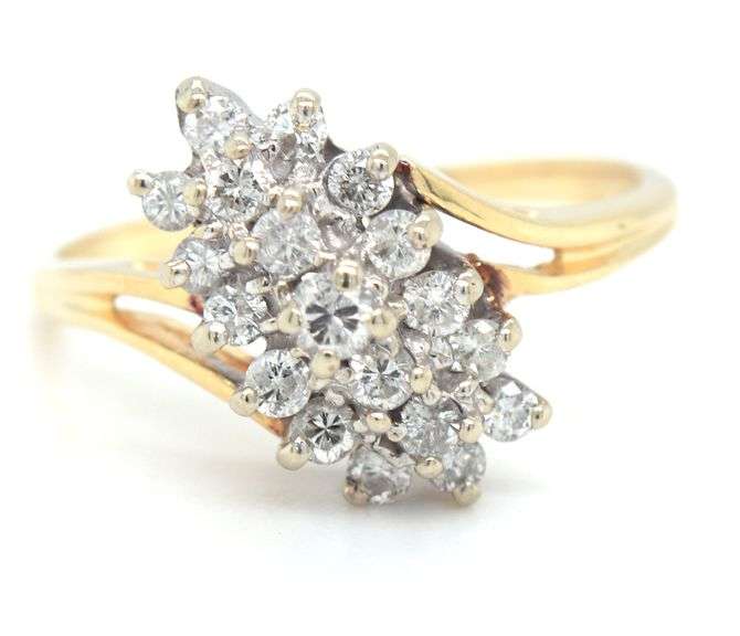 14kt Yellow gold 0.60ctw diamond cluster ring