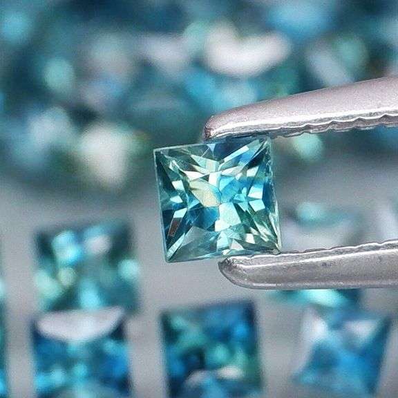 Heated only! 3.15ct princess cut Australian Sapphire set