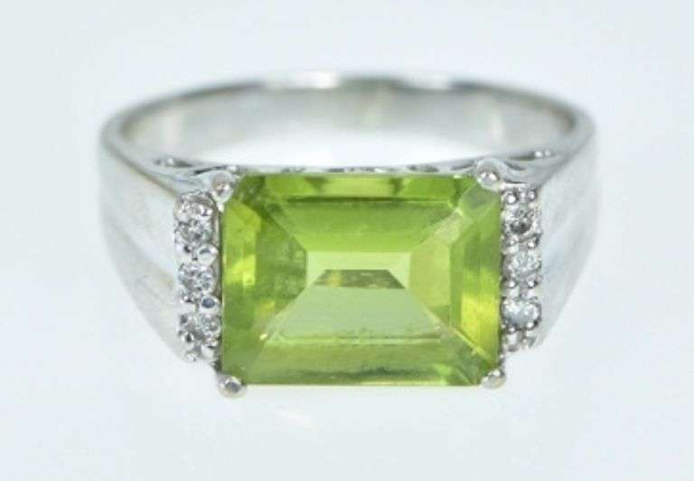 14K White Gold Emerald Cut Peridot Diamond Vintage Pendant
