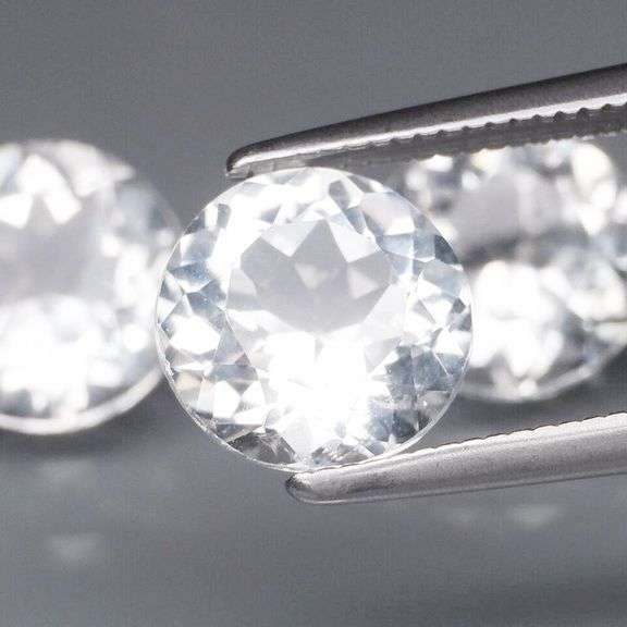 Superb 6.73ct high fire 8mm diamond white Topaz set