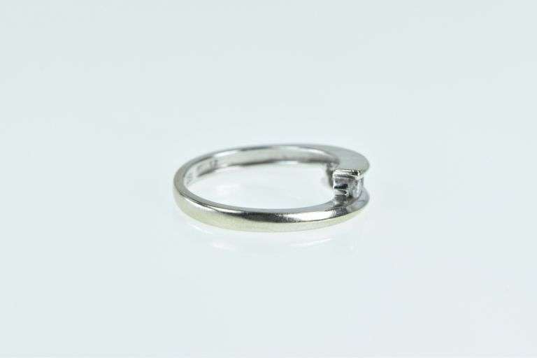 10K White Gold Graduated Diamond Split Band Statement Ring