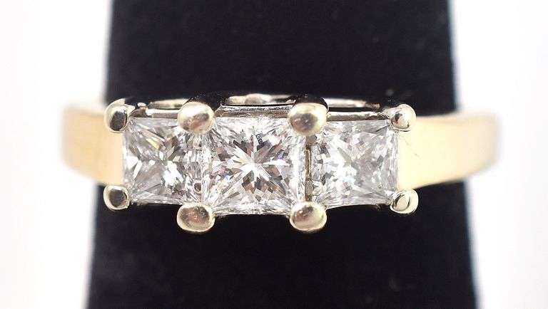 Fantastic 14K Yellow Gold Approx. 0.90CTW Diamond Ring