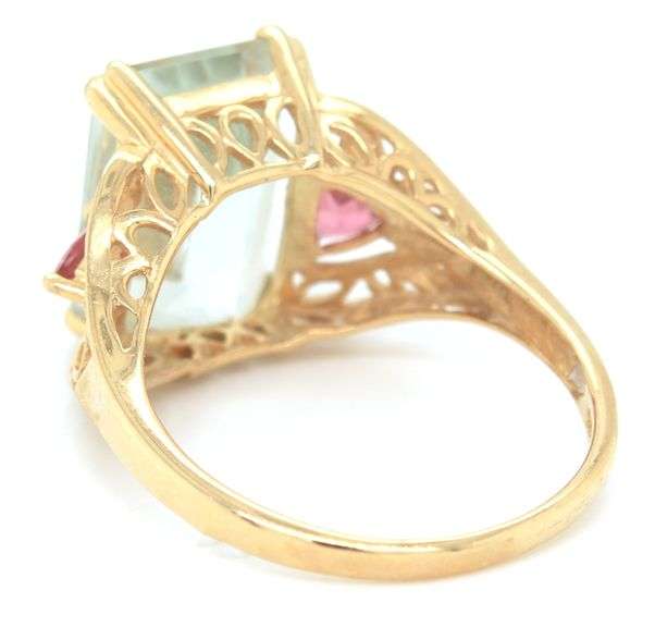 14kt Yellow gold emerald cut Lemon quartz ring