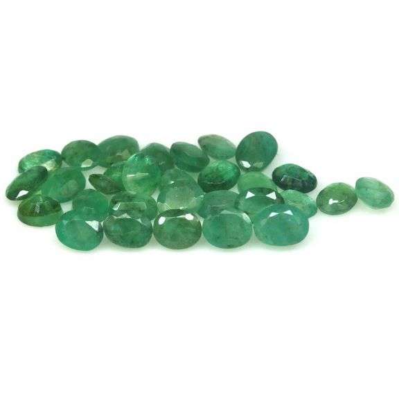 Bright emerald green 9.70ct 30pc Emerald set