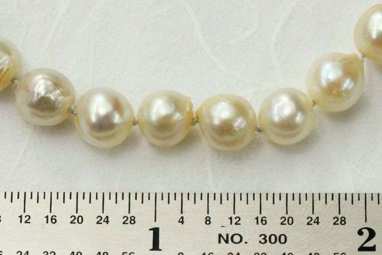 Classic Japanese Pearl Necklace