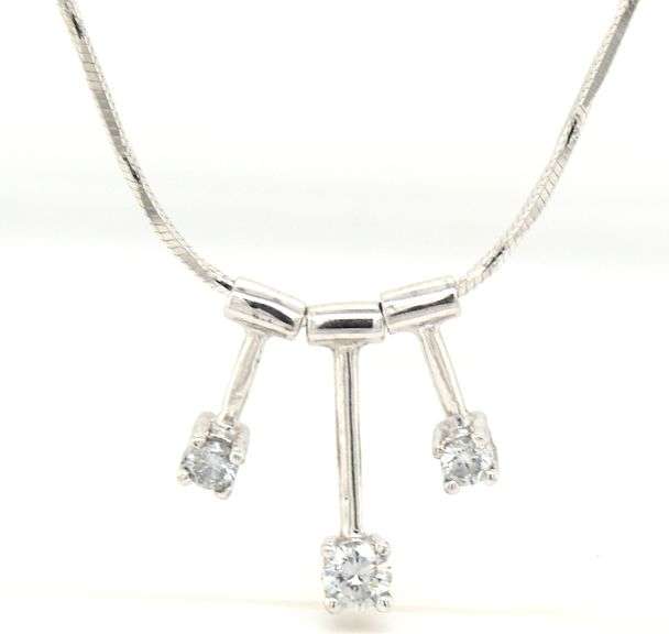 18kt White gold 0.25ctw Graduated bar diamond necklace