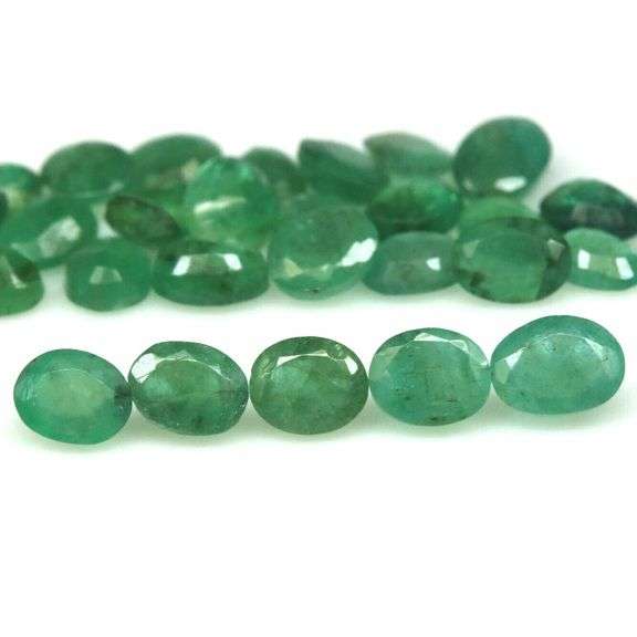 Bright emerald green 9.70ct 30pc Emerald set