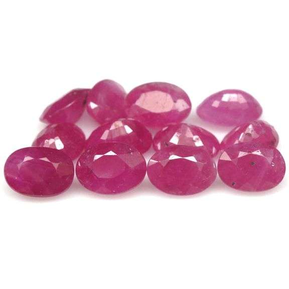 Vivid 12.65ct reddish pink Ruby set from Madagascar
