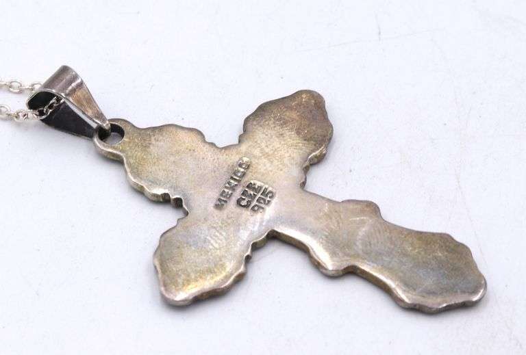 Vintage 925 sterling silver Mexico cross pendant on chain necklace