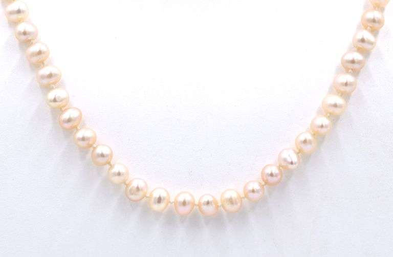 Pink fresh water pearl necklace