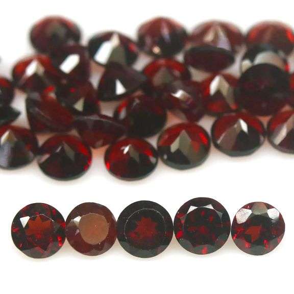 Rich round cut 12.39ct Garnet set
