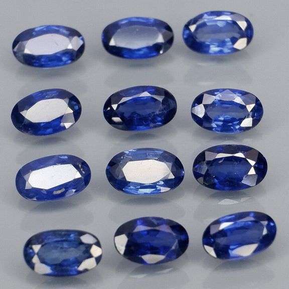 Excellent 3.53ct cornflower blue Sapphire set