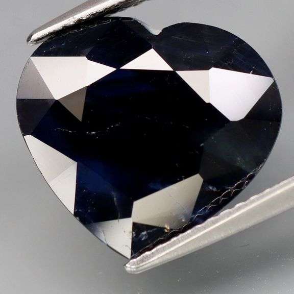 Gorgeous 8.28ct HEATED ONLY midnight blue Sapphire