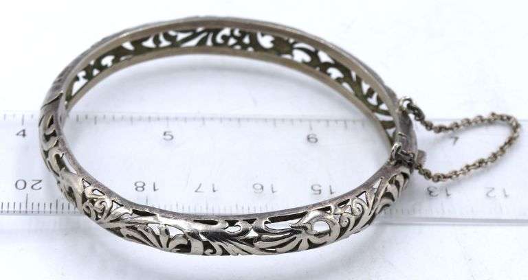 Group lot of Vintage 925 sterling silver jewelry