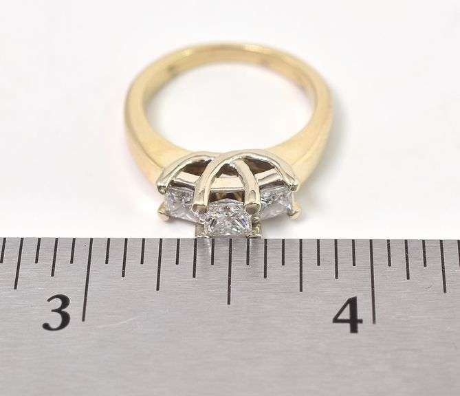 Fantastic 14K Yellow Gold Approx. 0.90CTW Diamond Ring