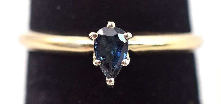 Desirable 14K Yellow Gold Blue Sapphire Gemstone Ring