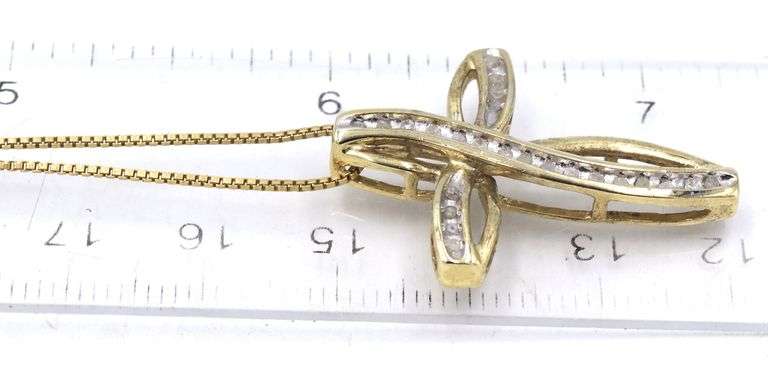 925 Sterling silver cubic zirconia cross pendant on Italian box chain necklace