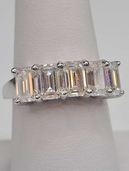 Sparkling 14 Kt White Gold Plate 5.07 Ct VVs1 F-G Simulated Diamond Ring