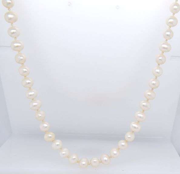 Fresh water white pearl necklace