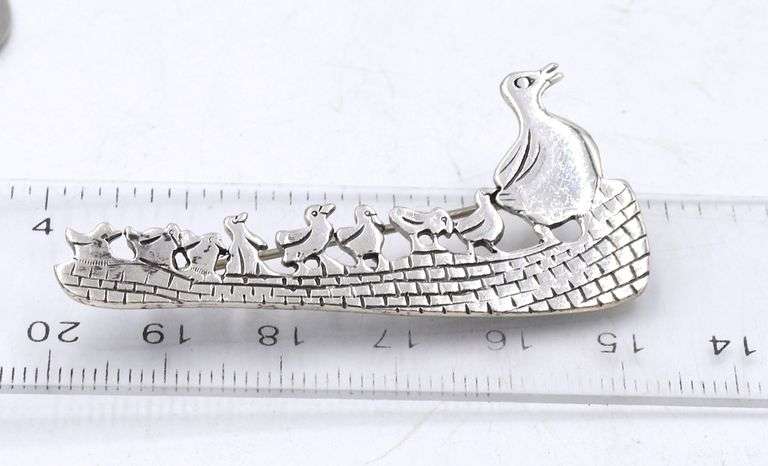 Group lot of Vintage 925 sterling silver jewelry