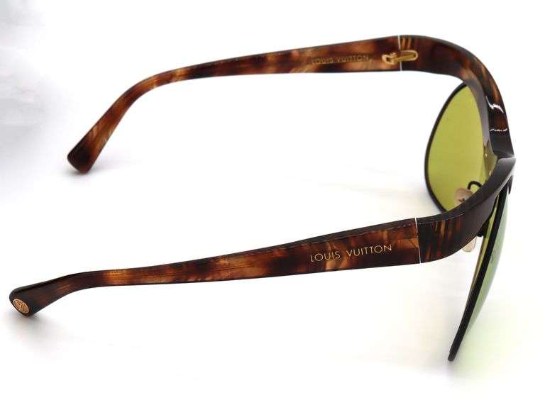 Louis Vuitton Natalia limited Edition Green Lens Sunglasses  display picture 3