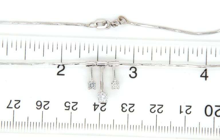 18kt White gold 0.25ctw Graduated bar diamond necklace