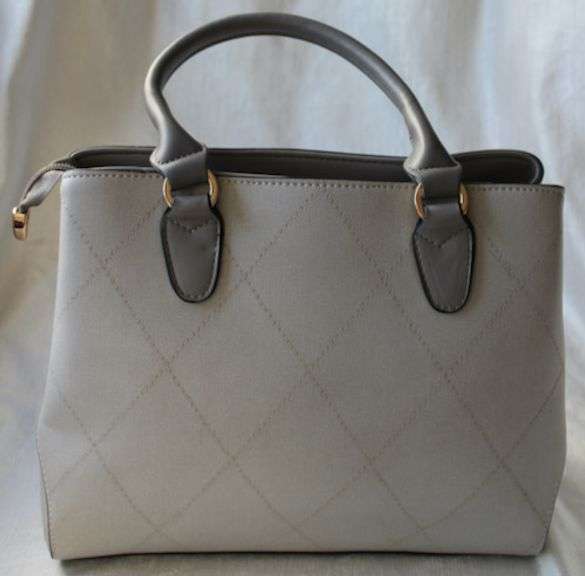 Fine Leather Bag with Designer look