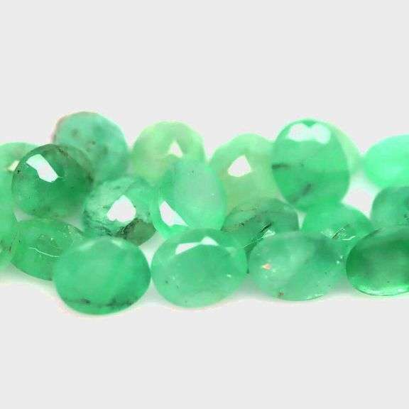 Bright emerald green 5.25ct 19pc emerald set