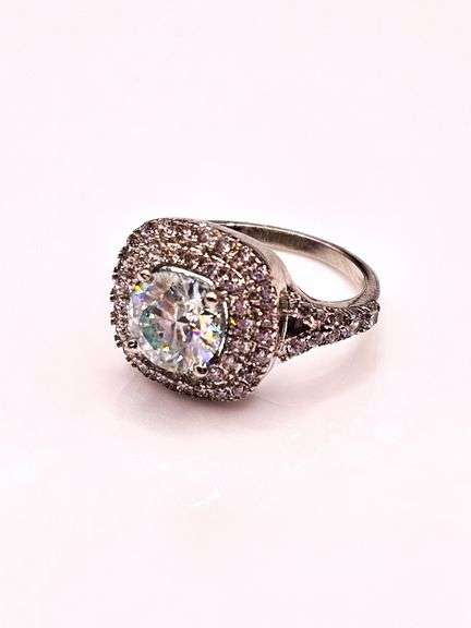 Dazzling 2.5 Ct VVs1 Lab Simulated Diamond Ring