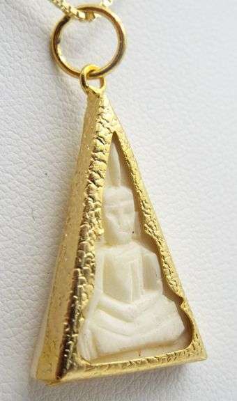 Triangle shape Carved Thai Buddha Amulet / Pendant