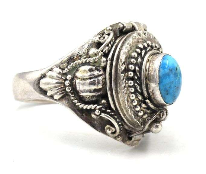 Vintage 925 sterling silver Turquoise locket ring